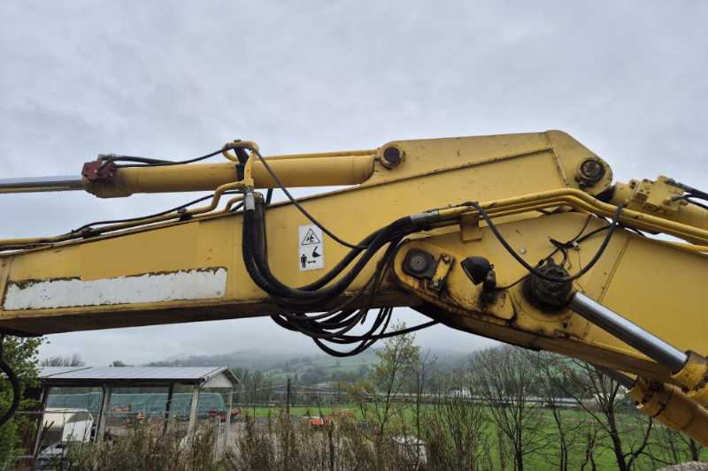 OmecoHub - Immagine NEW HOLLAND E215